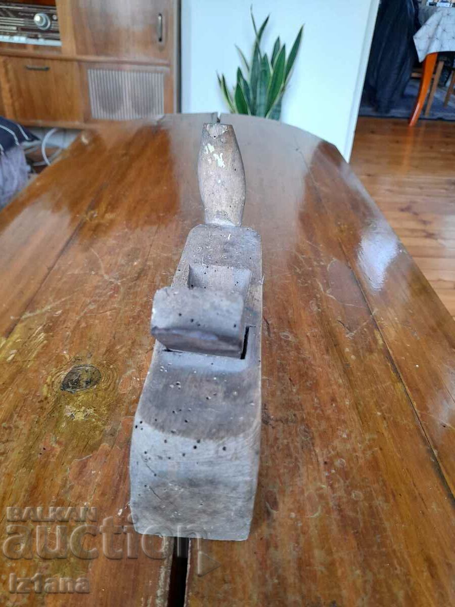 Delivery of Old carpenter's plane Delivery of Old carpenter's plane