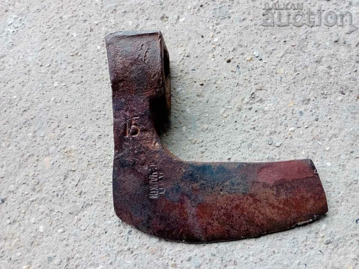 Παλιό τσεκούρι, τσεκούρι, σφυρήλατο σίδερο με λεπίδα σπαθιού με σήμανση με τιμή 21.00 BGN | € 10.74 Παλιό τσεκούρι, τσεκούρι, σφυρήλατο σίδερο με λεπίδα σπαθιού με σήμανση με τιμή 21.00 BGN | € 10.74