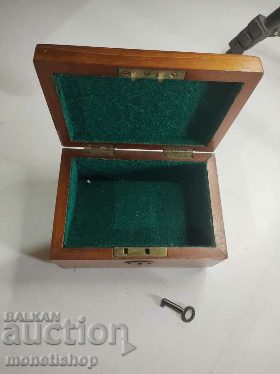 Cutie mică de bijuterii din lemn