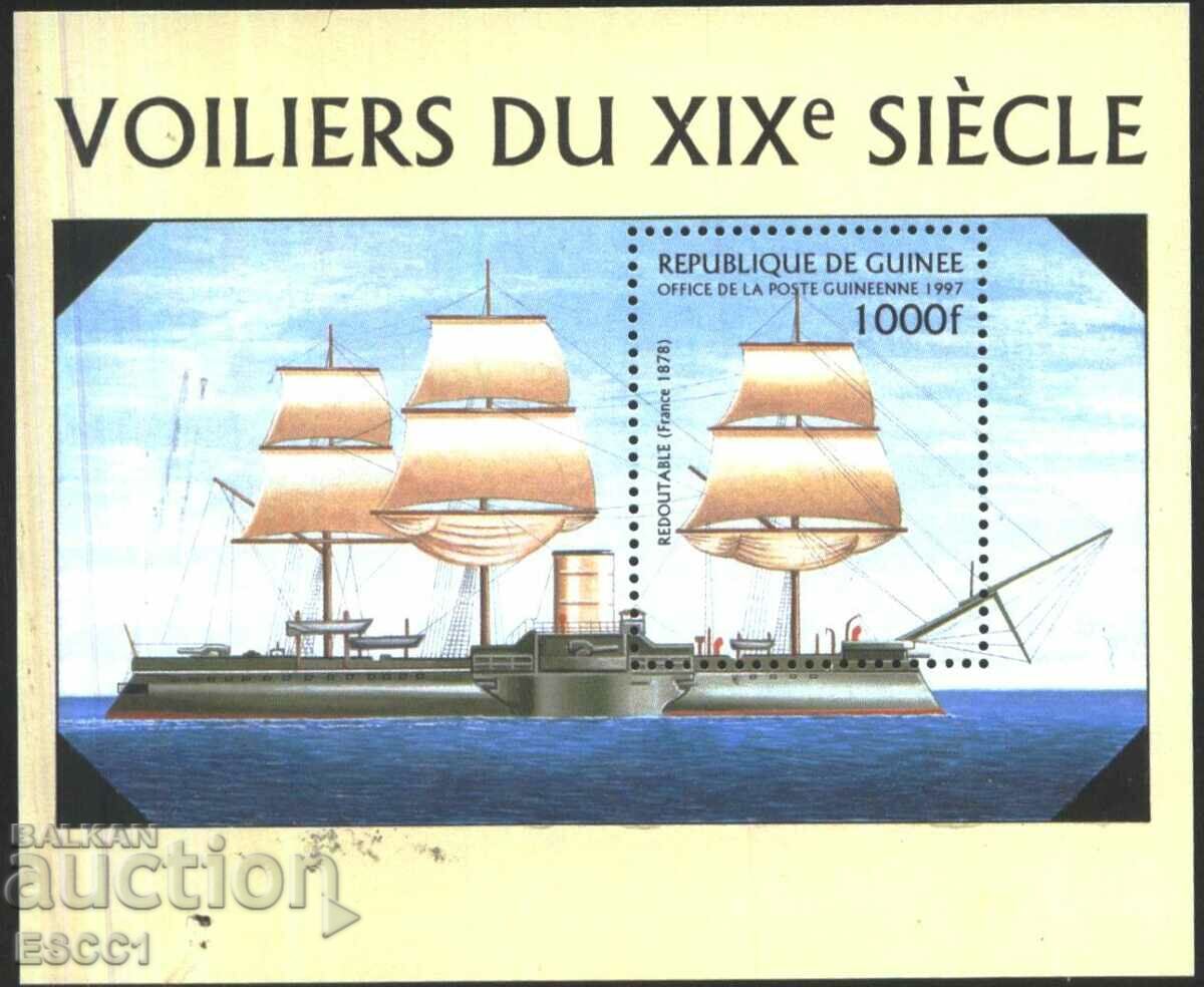 Чист блок Кораб Платноход  1997  от Гвинея