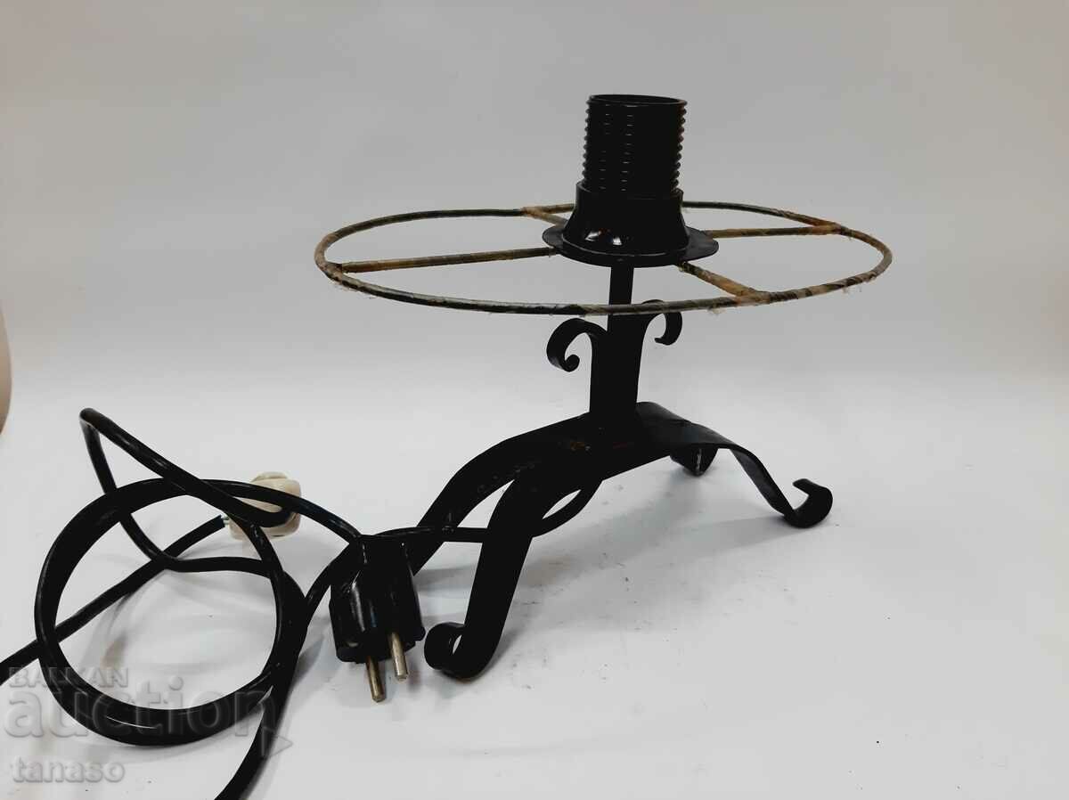 Auction  Old wrought iron table lamp(4.3)