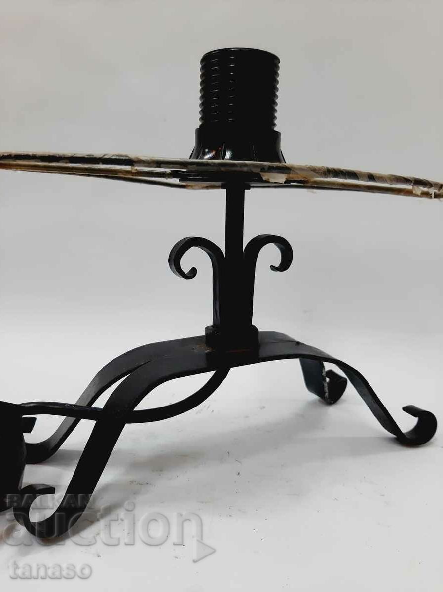 Delivery of Old wrought iron table lamp(4.3)