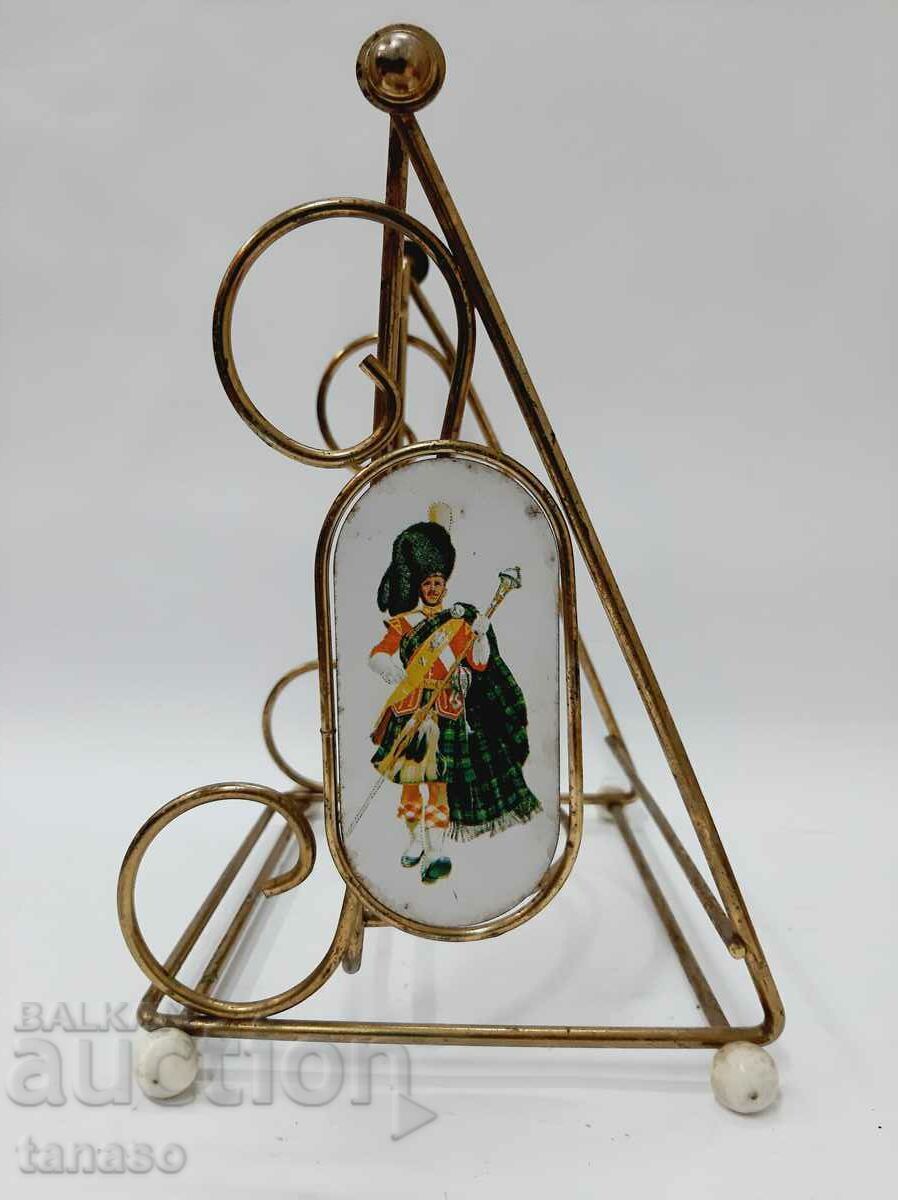 Παράδοση Παλιά μπρούτζινη βάση (κούνια) για ουίσκι "Chivas Regal"