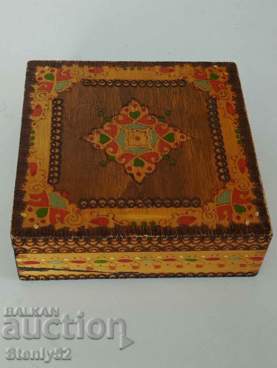 Old wooden pyrographed box from Sotsa. 16/16/5 cm
