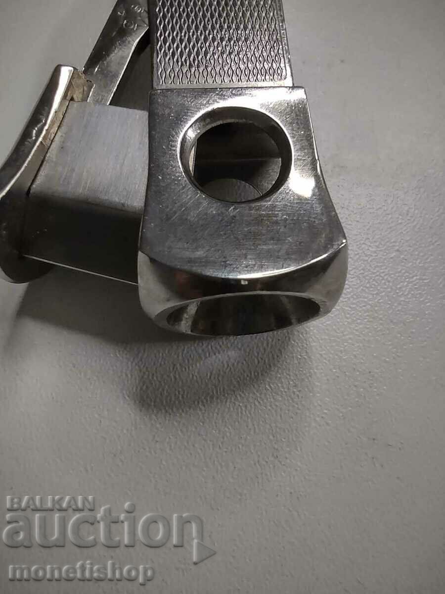 Auction A cigar cutter Auction A cigar cutter