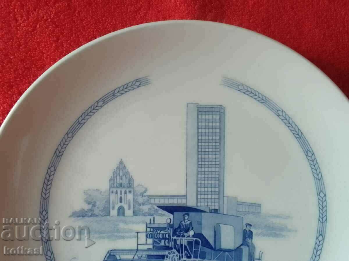 Delivery of Old large porcelain plate Germany Meissen Meissen Delivery of Old large porcelain plate Germany Meissen Meissen