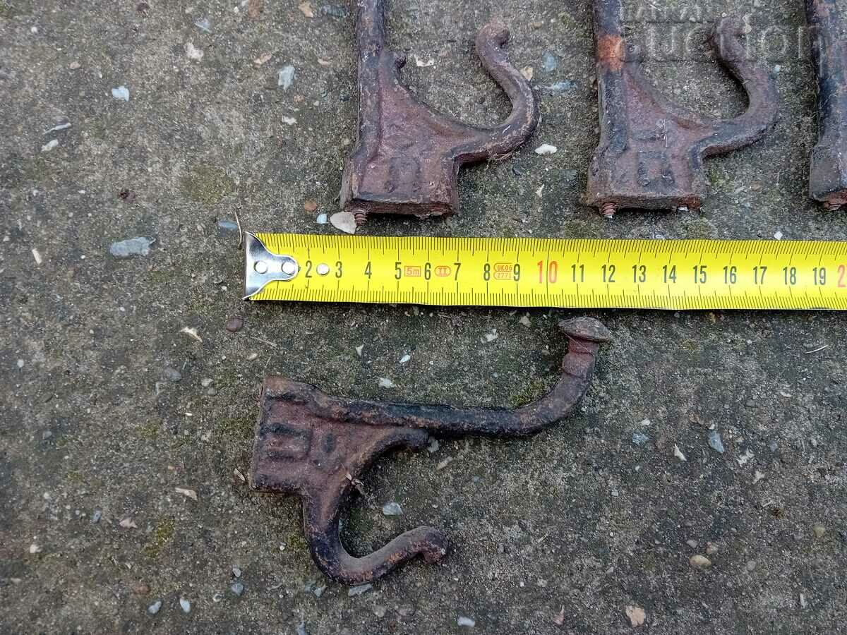 Delivery of antique cast iron hangers 6 pieces Delivery of antique cast iron hangers 6 pieces