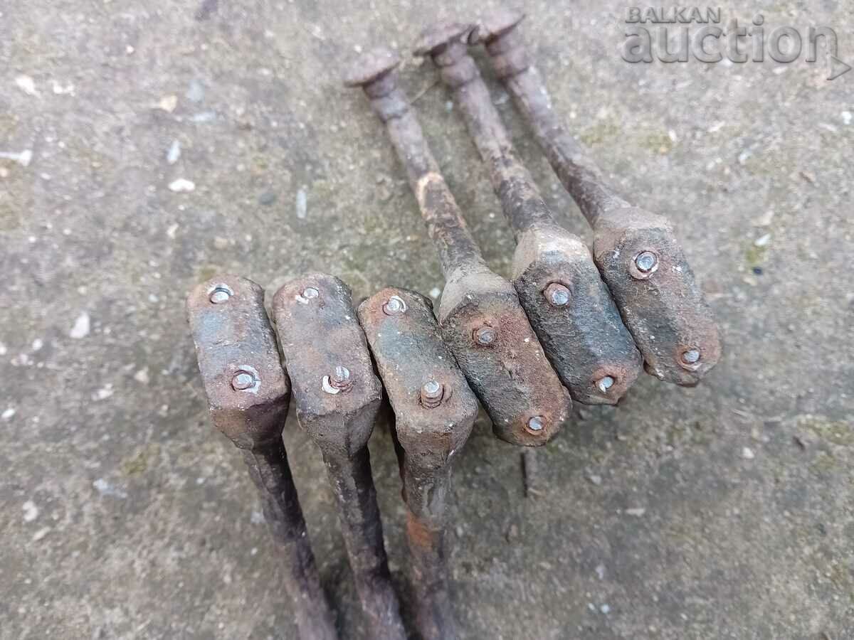 antique cast iron hangers 6 pieces - 7 antique cast iron hangers 6 pieces - 7