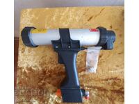 Pneumatic gun for silicone soft packaging.