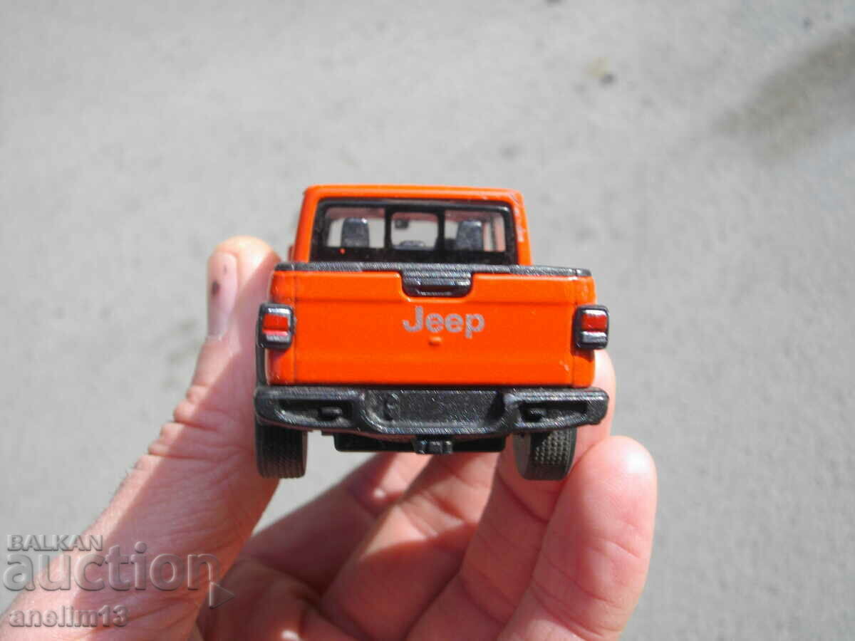 Livrarea CARUOR METAL WELLY JEEP GLADIATOR