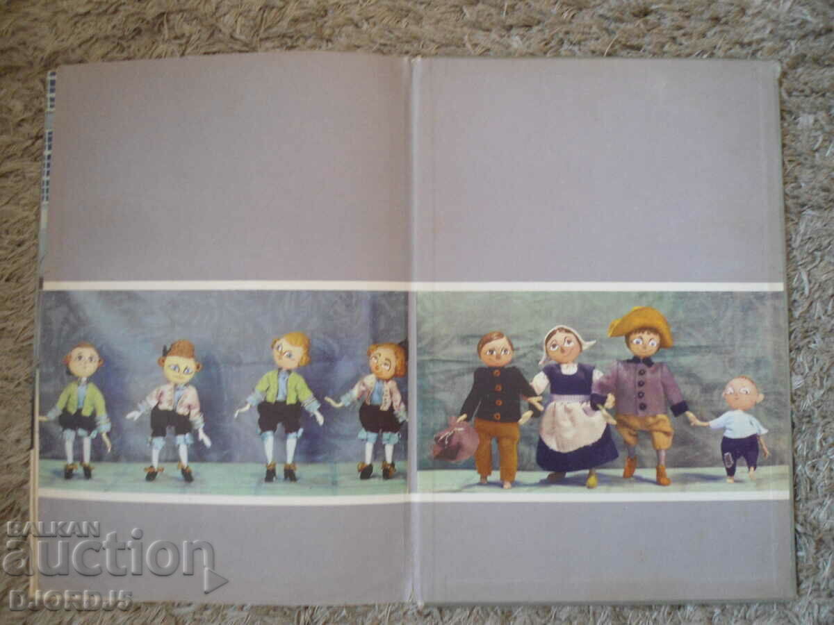 Delivery of The King's New Clothes, Hans Christian Andersen Delivery of The King's New Clothes, Hans Christian Andersen