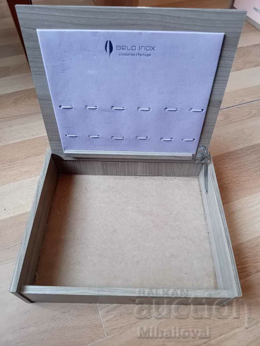 Watch/jewelry box with price 20.00 BGN | € 10.23 Watch/jewelry box with price 20.00 BGN | € 10.23