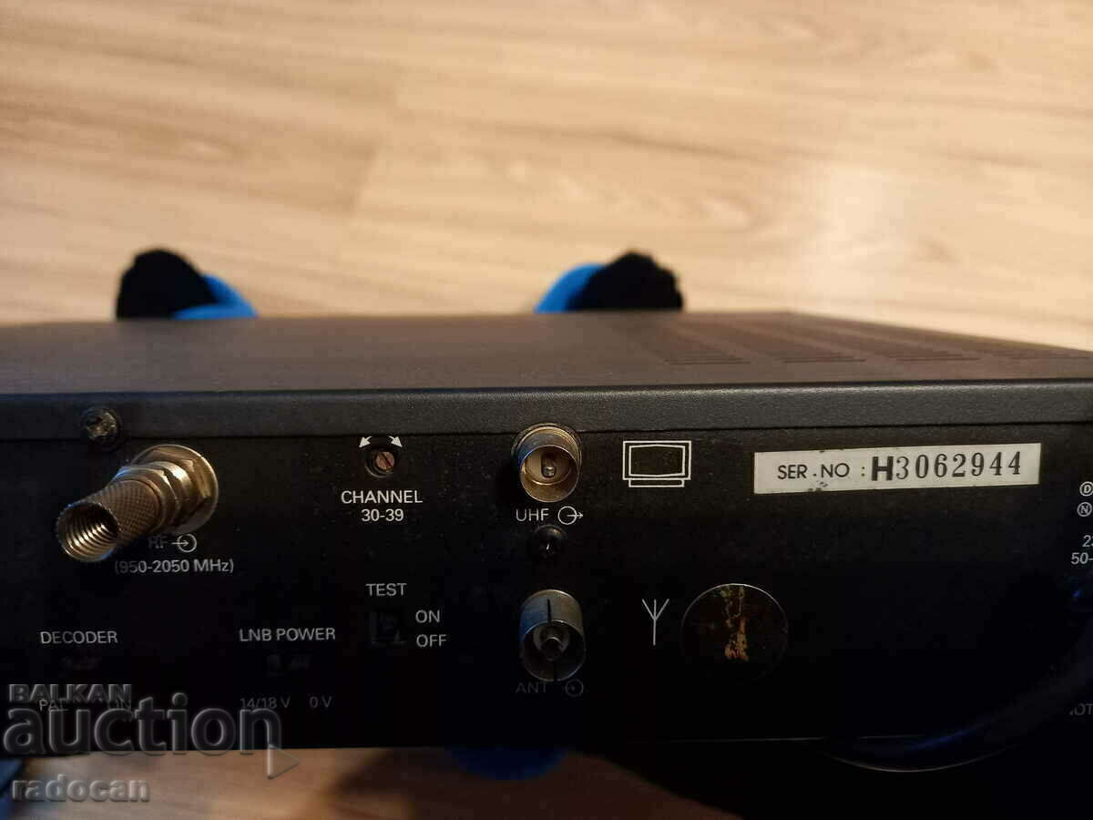 Delivery of Old Stereo Satellite Receiver Decoder Hirschmann CSR 300 c Delivery of Old Stereo Satellite Receiver Decoder Hirschmann CSR 300 c