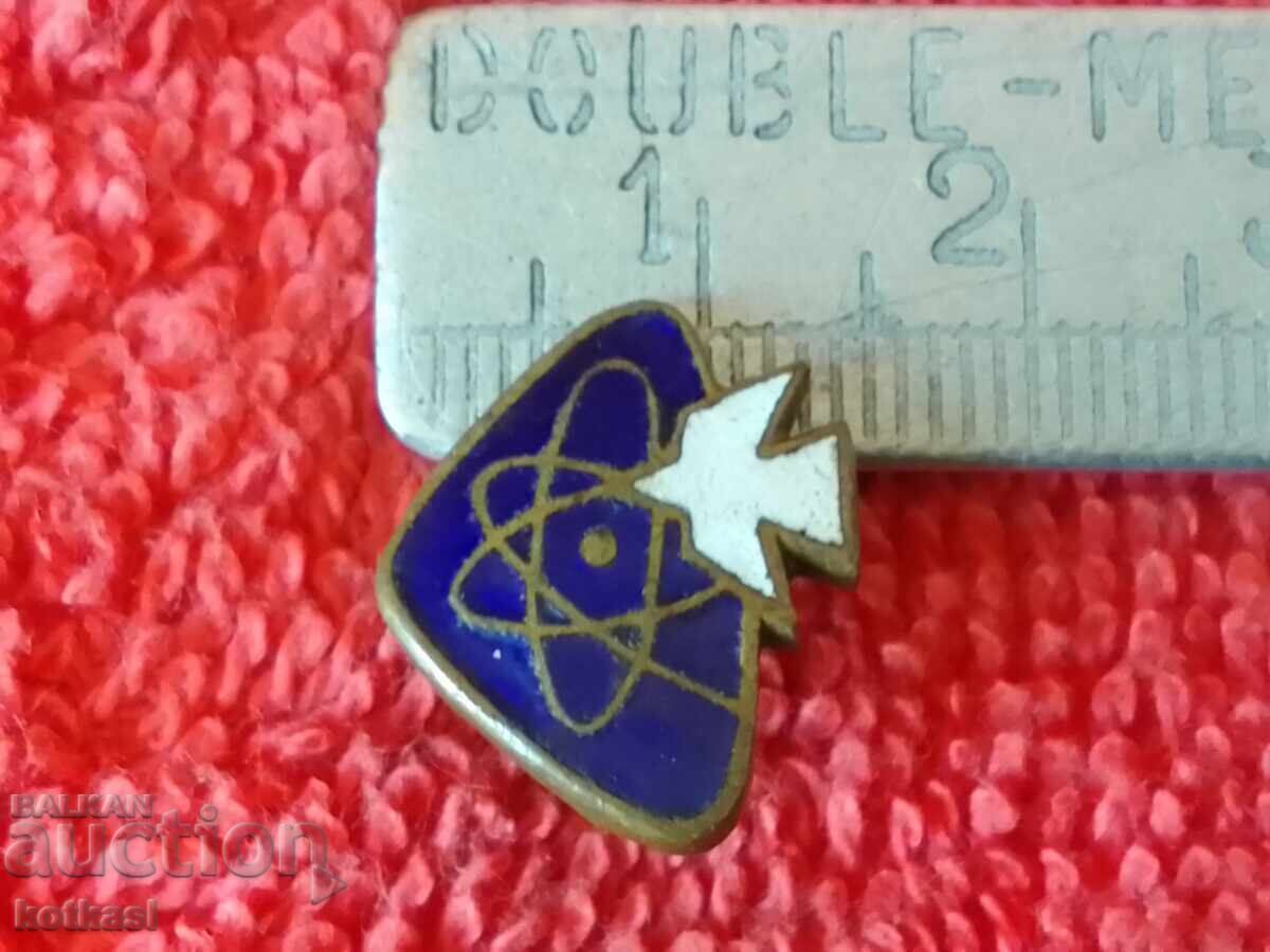 Old solid metal social badge enamel dove Old solid metal social badge enamel dove