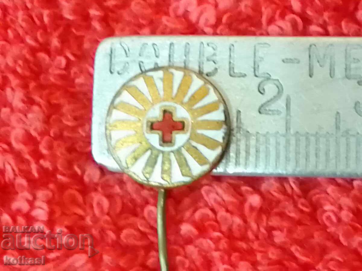 Old Metal Royal Badge Enamel Pin Red Cross Old Metal Royal Badge Enamel Pin Red Cross