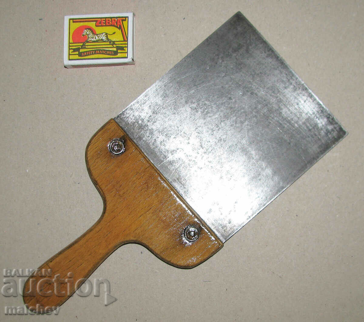 Modern putty spatula 26/12 cm wooden handle, preserved