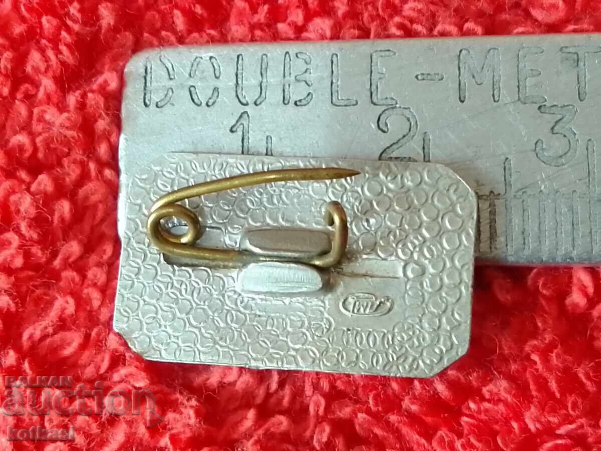 Old metal badge Leningrad with price 5.50 BGN | € 2.81 Old metal badge Leningrad with price 5.50 BGN | € 2.81