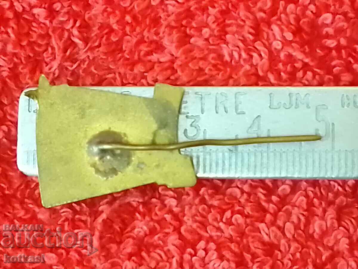 Old metal badge HONORS Ministry of Internal Trade and Services with price 21.00 BGN | € 10.74 Old metal badge HONORS Ministry of Internal Trade and Services with price 21.00 BGN | € 10.74