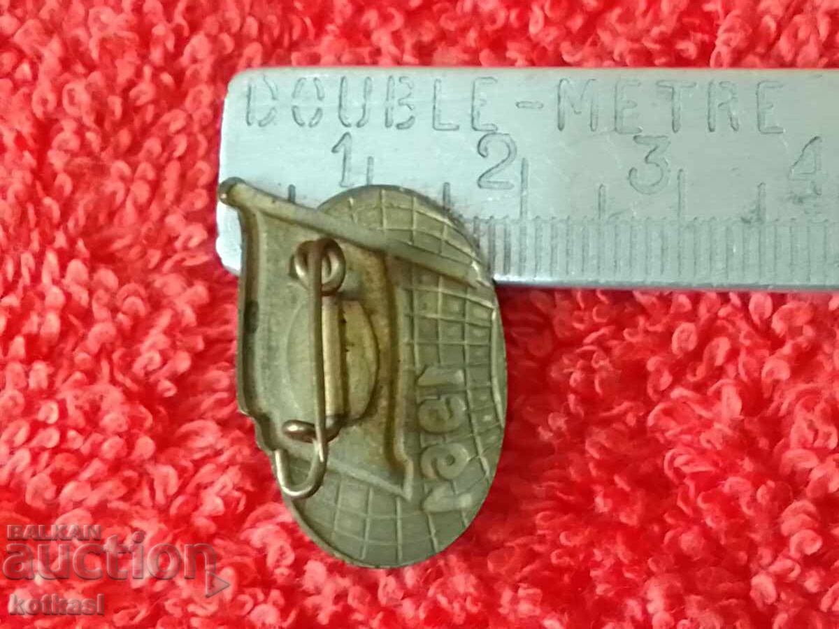 Old solid bronze badge 1st May 1 .MAI 1961 with price 15.50 BGN | € 7.93 Old solid bronze badge 1st May 1 .MAI 1961 with price 15.50 BGN | € 7.93