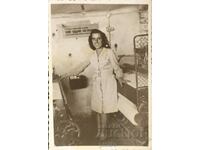 България Стара снимка фотография на млада жена на работнот..