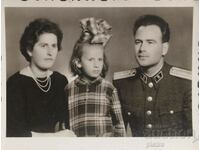 България Стара снимка - офицер със своето семейство.