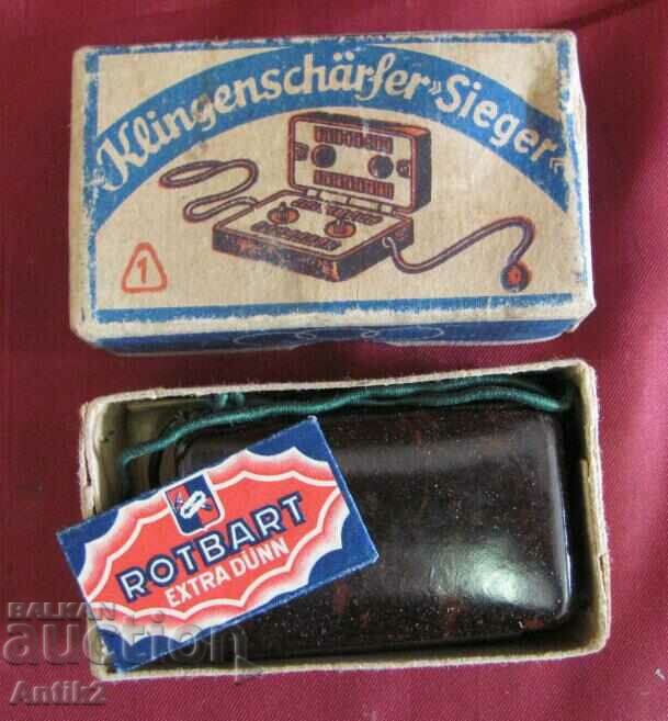 Ακονιστήρι μαχαιριών Β' Παγκοσμίου Πολέμου με τιμή 30.00 BGN | € 15.34 Ακονιστήρι μαχαιριών Β' Παγκοσμίου Πολέμου με τιμή 30.00 BGN | € 15.34