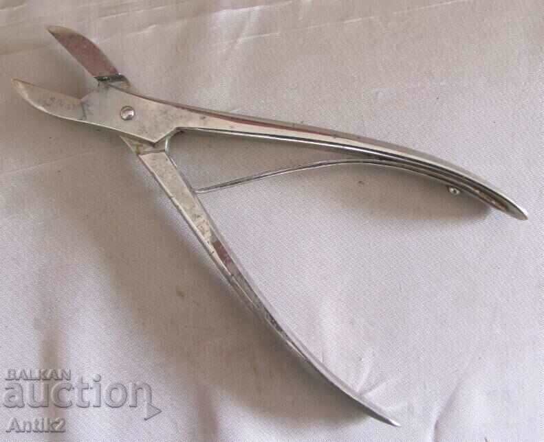 Auction  19th Century Medical Bone Cutting Instrument