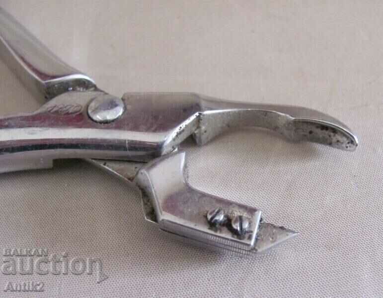 19th Century Medical Bone Cutting Instrument rare - 7 19th Century Medical Bone Cutting Instrument rare - 7