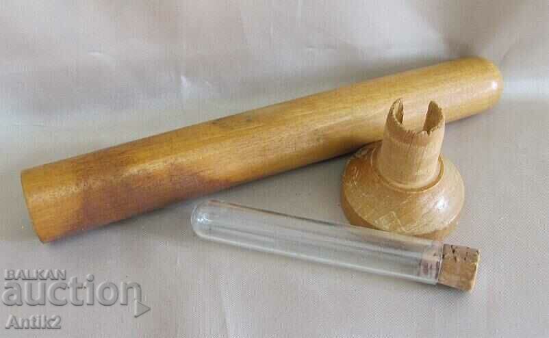 Licitație Container medical din lemn din secolul al XIX-lea cu eprubetă