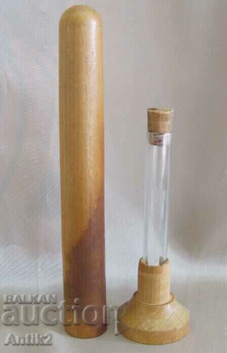 Livrarea Container medical din lemn din secolul al XIX-lea cu eprubetă