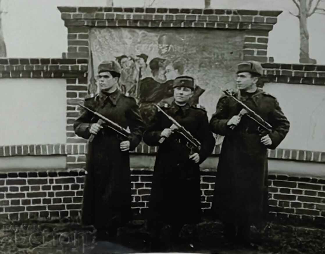 EARLY SOC SOLDIERS SCHMEISER MILITARY PHOTOGRAPHY