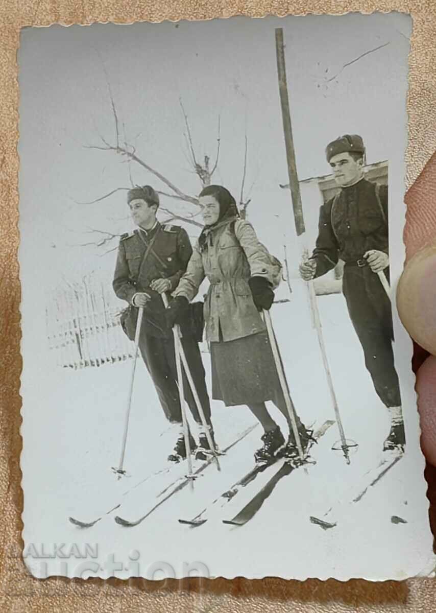 EARLY SOC SOLDIERS FEMALE SKI INSTRUCTOR MILITARY PHOTO PHOTOGRAPHY