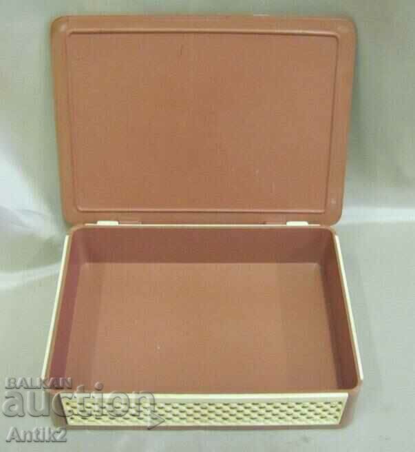 Auction 50's Bakelite Jewelry Box Auction 50's Bakelite Jewelry Box