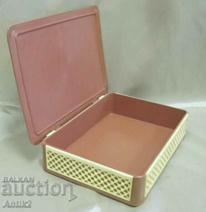 Delivery of 50's Bakelite Jewelry Box Delivery of 50's Bakelite Jewelry Box