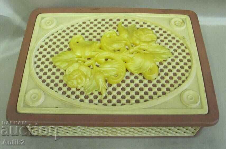 50's Bakelite Jewelry Box - 7 50's Bakelite Jewelry Box - 7