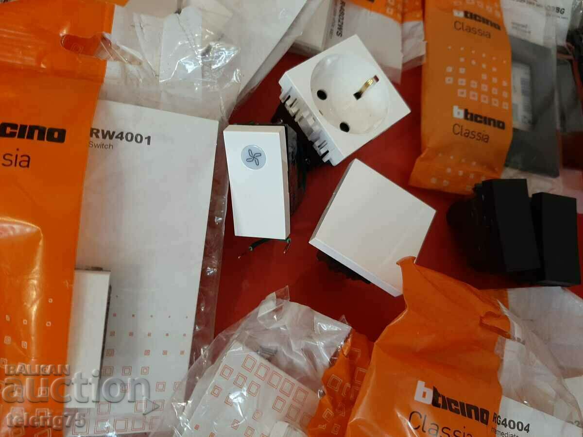 Delivery of BTICINO Classia Keys/Contacts/TV/RG45-White/Black Delivery of BTICINO Classia Keys/Contacts/TV/RG45-White/Black