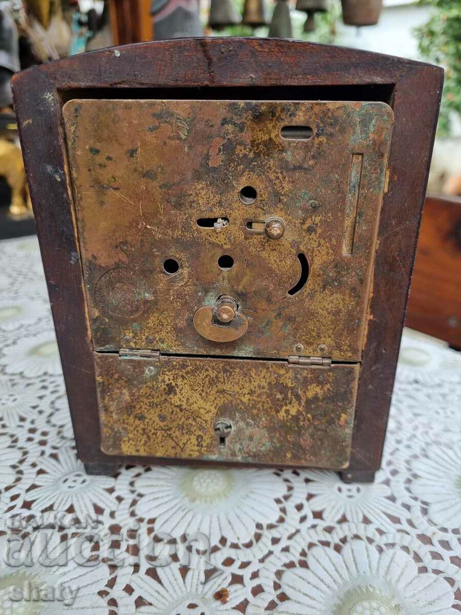 Delivery of Old clock. Original Delivery of Old clock. Original