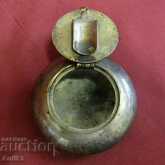 30s Art Deco Metal Ashtray - DAVIDOFF with price 180.00 BGN | € 92.03 30s Art Deco Metal Ashtray - DAVIDOFF with price 180.00 BGN | € 92.03