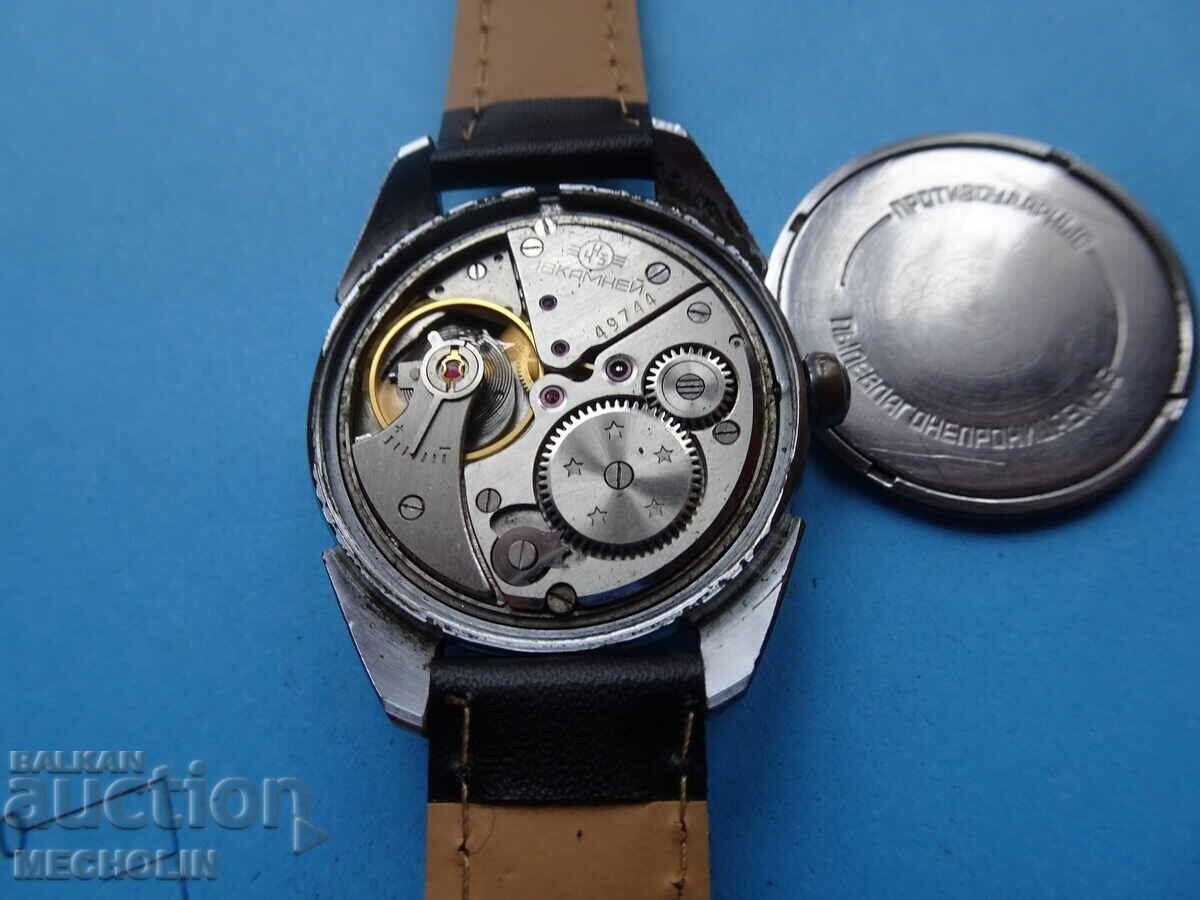 COLLECTIBLE RUSSIAN WATCH DIAMOND 18 STONE CHZZ with price 90.00 BGN | € 46.02 COLLECTIBLE RUSSIAN WATCH DIAMOND 18 STONE CHZZ with price 90.00 BGN | € 46.02