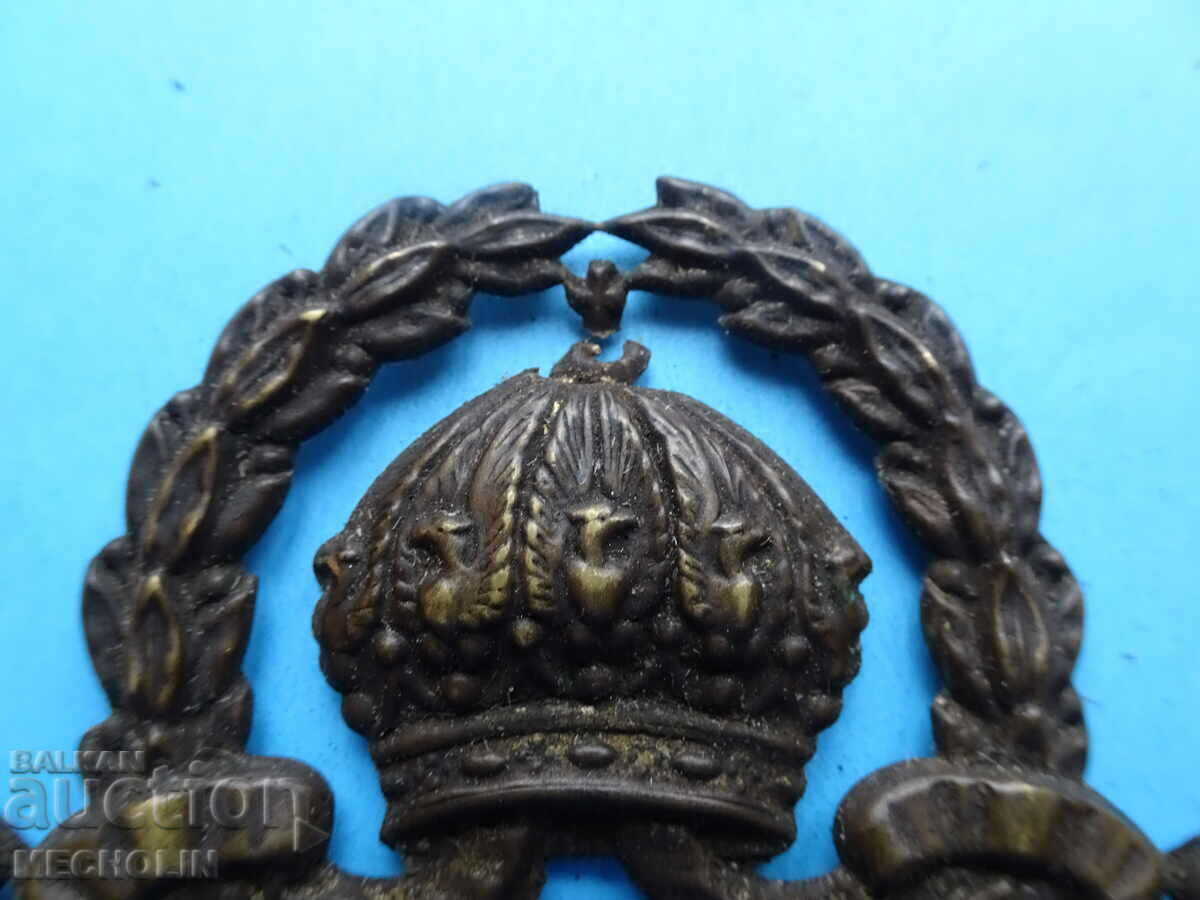 Auction  ROYAL COCKADE PAGON BRACKET
