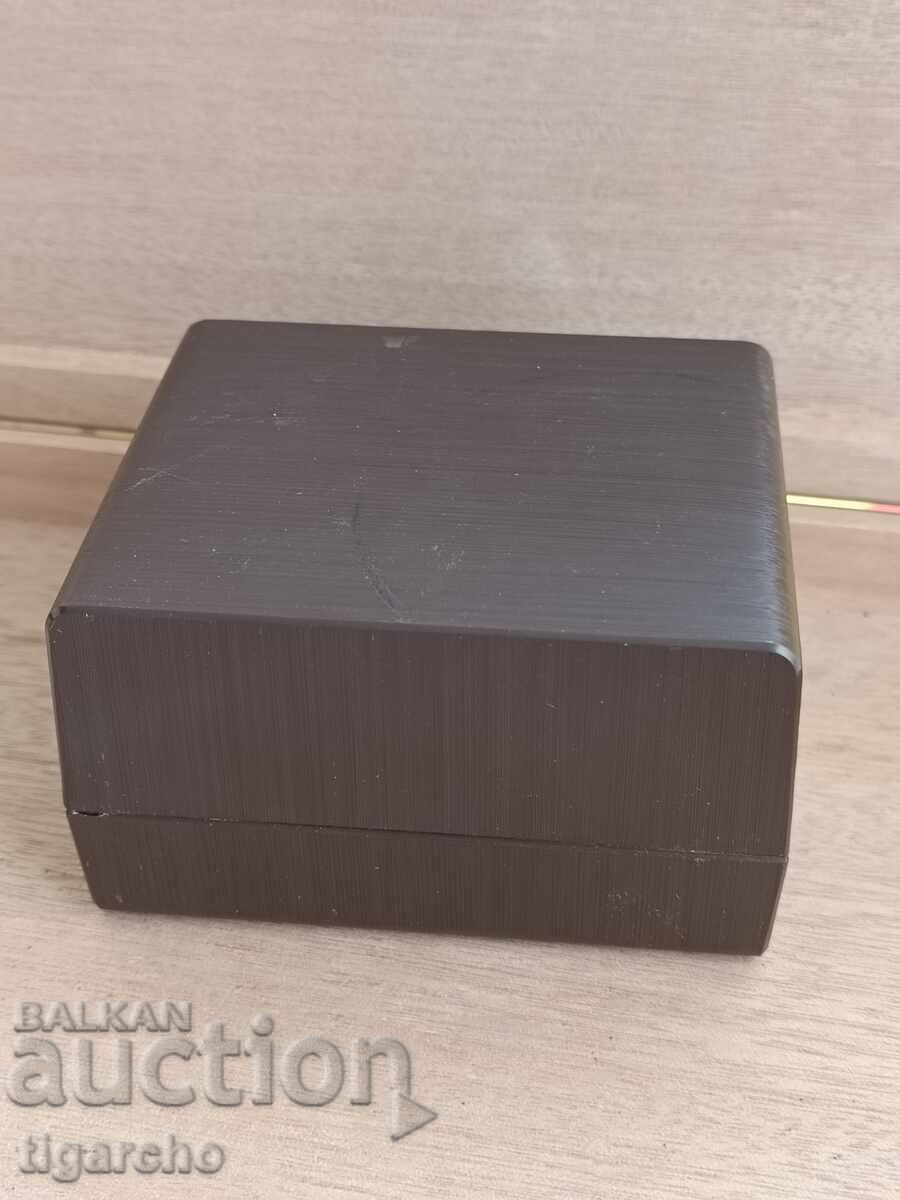 Κουτί ρολογιού Rado με τιμή 80.00 BGN | € 40.90 Κουτί ρολογιού Rado με τιμή 80.00 BGN | € 40.90