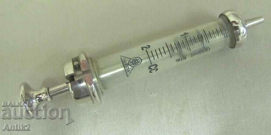Auction WWII Syringe in Metal Container 2cc Auction WWII Syringe in Metal Container 2cc