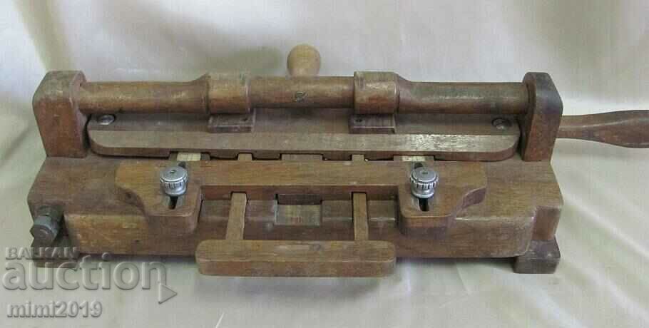Ξύλινη πρωτότυπη μηχανή κοπής φωτογραφιών 19ου αιώνα - 7 Ξύλινη πρωτότυπη μηχανή κοπής φωτογραφιών 19ου αιώνα - 7
