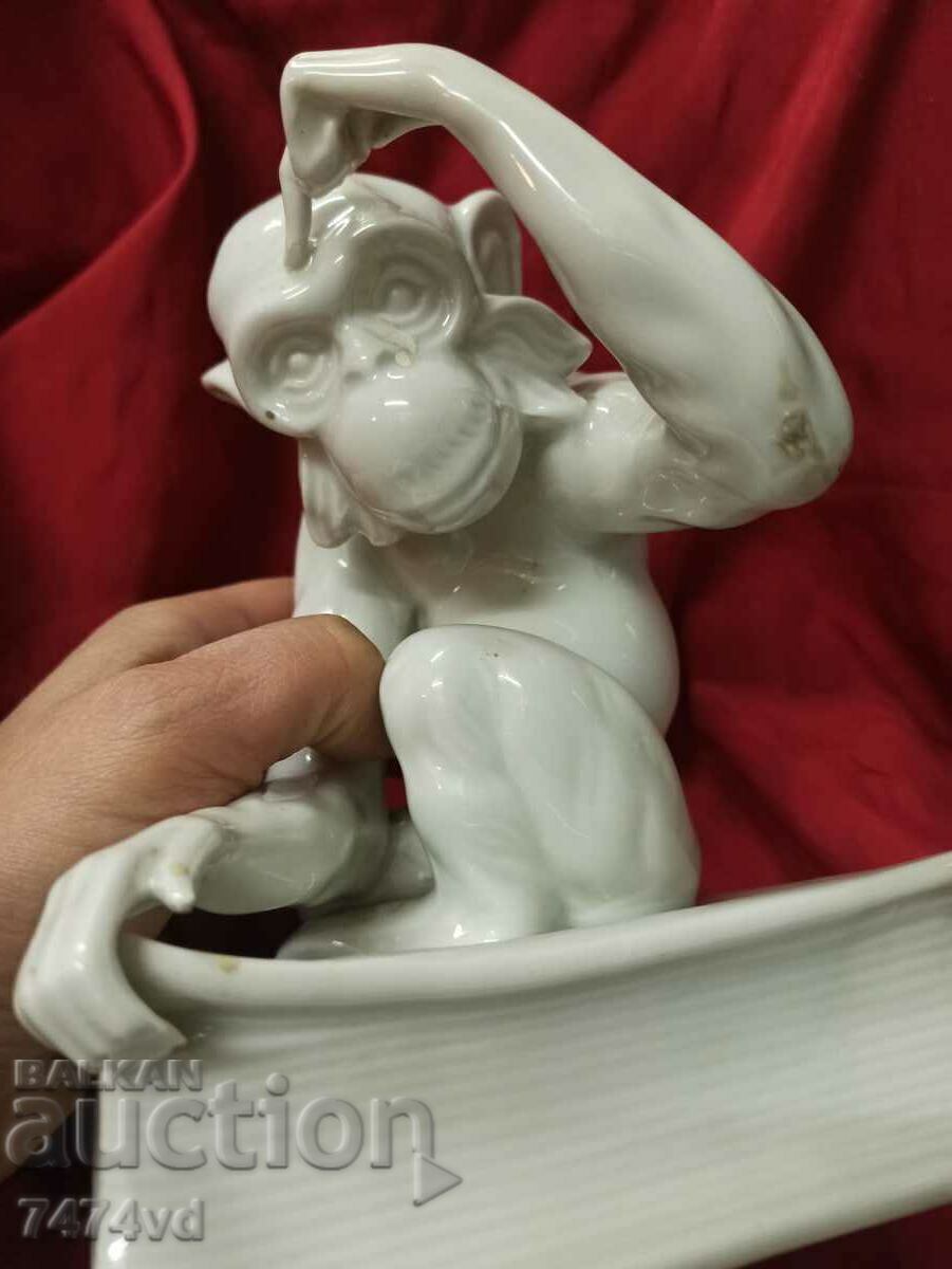 Livrarea MAIMUTA LUI DARWIN DE PORCELAN PLASTIC EXTREM DE RAR