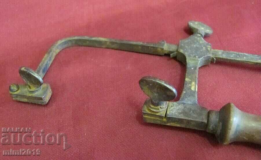 Delivery of 18th century 1777 Metacarpal Bow Saw USED Delivery of 18th century 1777 Metacarpal Bow Saw USED