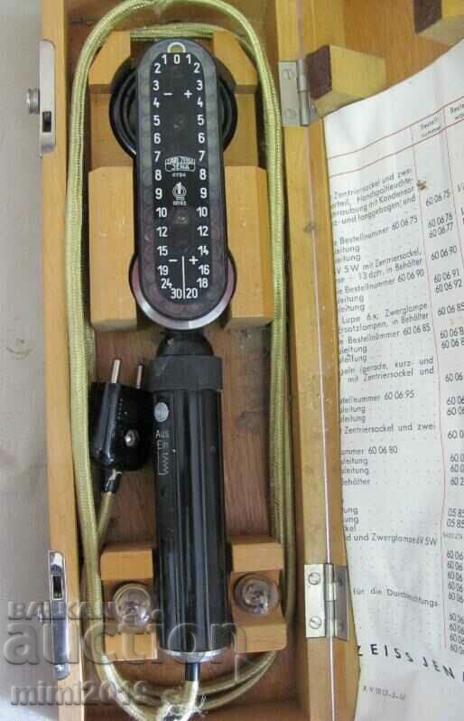 Oftalmoscop medical antic CARL ZEISS Germania cu preț 240.00 BGN | € 122.71 Oftalmoscop medical antic CARL ZEISS Germania cu preț 240.00 BGN | € 122.71