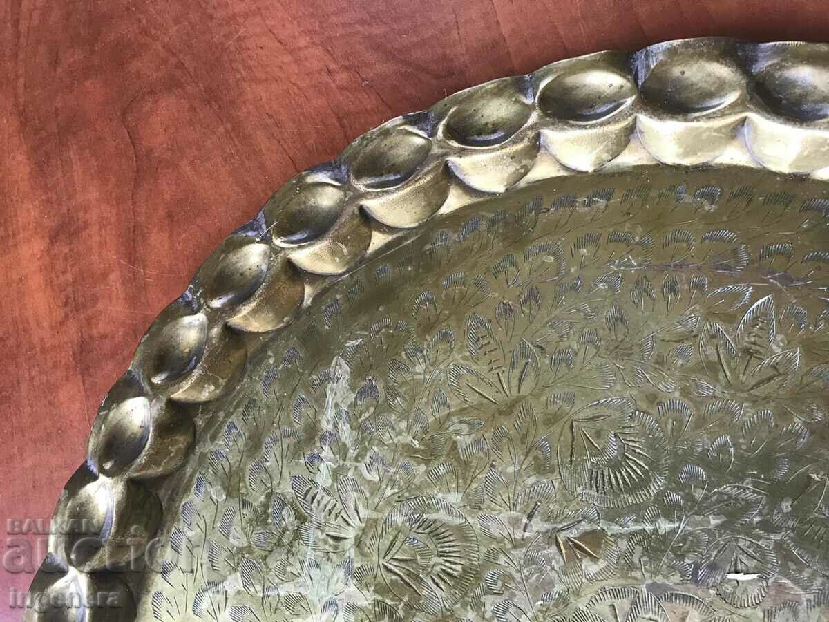 Delivery of PANEL PLATO TRAY HUGE BRASS ORNAMENTS RELIEF- 900 GR. Delivery of PANEL PLATO TRAY HUGE BRASS ORNAMENTS RELIEF- 900 GR.