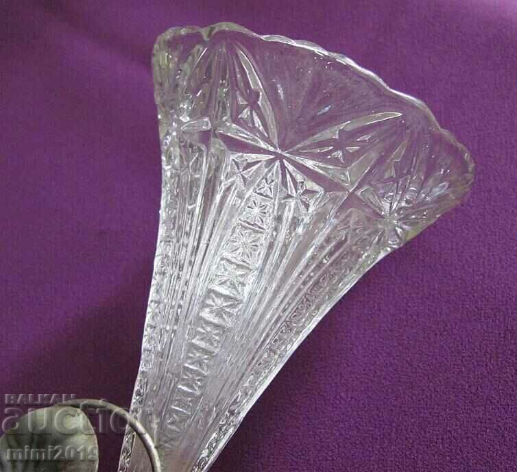 Auction 20s Art Deco Crystal Vase with Metal Base and Figurine Auction 20s Art Deco Crystal Vase with Metal Base and Figurine