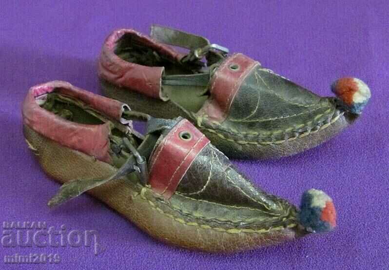 Pantofi de artă populară pentru copii din anii 30, Cervuli