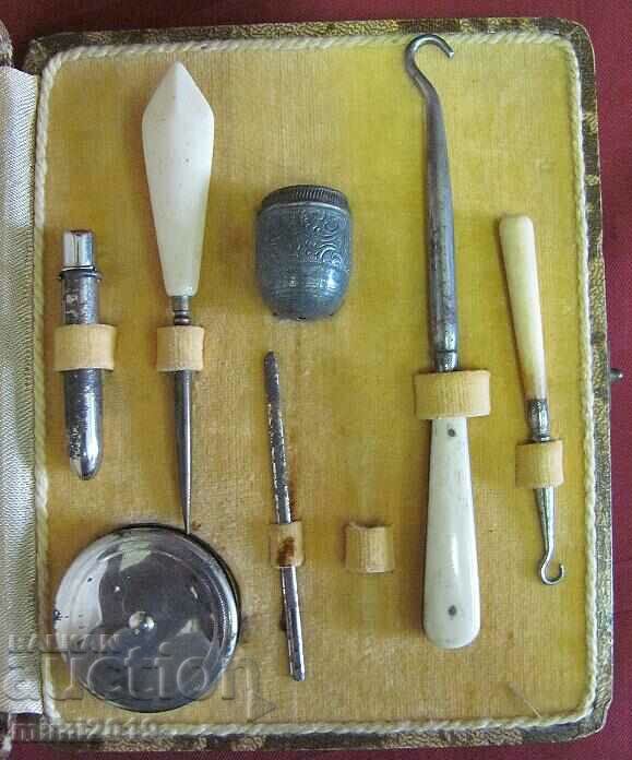 Auction 30's Old Lady's Toiletry Auction 30's Old Lady's Toiletry